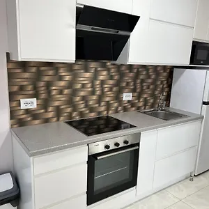 saranda-luxury-apartaments-sarande.albaniahotels.org/